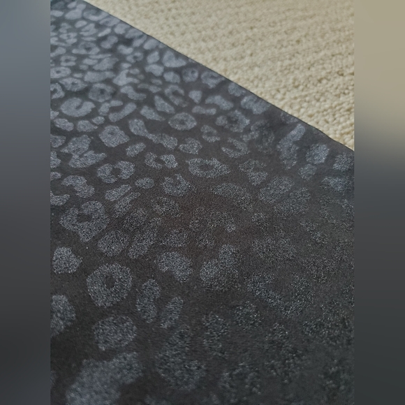 New✨ Up! Leopard Pattern Petal-Slit Pants - Picture 2 of 4